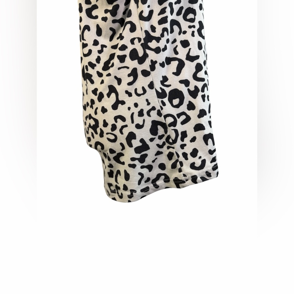 Shirley & Stone Leopard Print V-Neck Henley Top Black White Size M - Picture 5 of 11